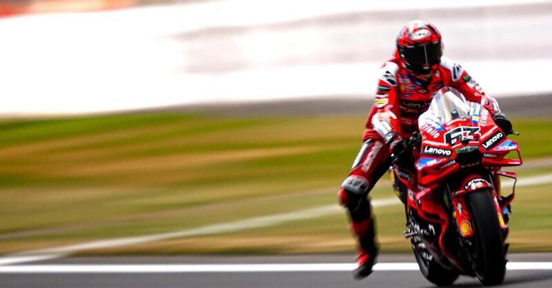 MotoGP 2025. GP del Regno Unito a Silverstone. Pecco Bagnaia: &quot;Con la GP25 non posso frenare fino a centro curva, vedo chi ha la 24 lo fa&quot;