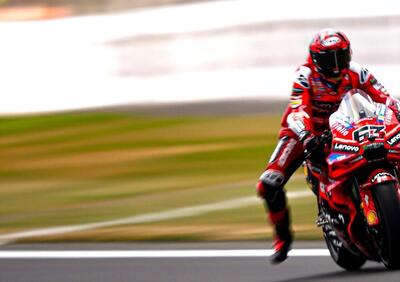 MotoGP 2025. GP del Regno Unito a Silverstone. Pecco Bagnaia: Con la GP25 non posso frenare fino a centro curva, vedo chi ha la 24 lo fa