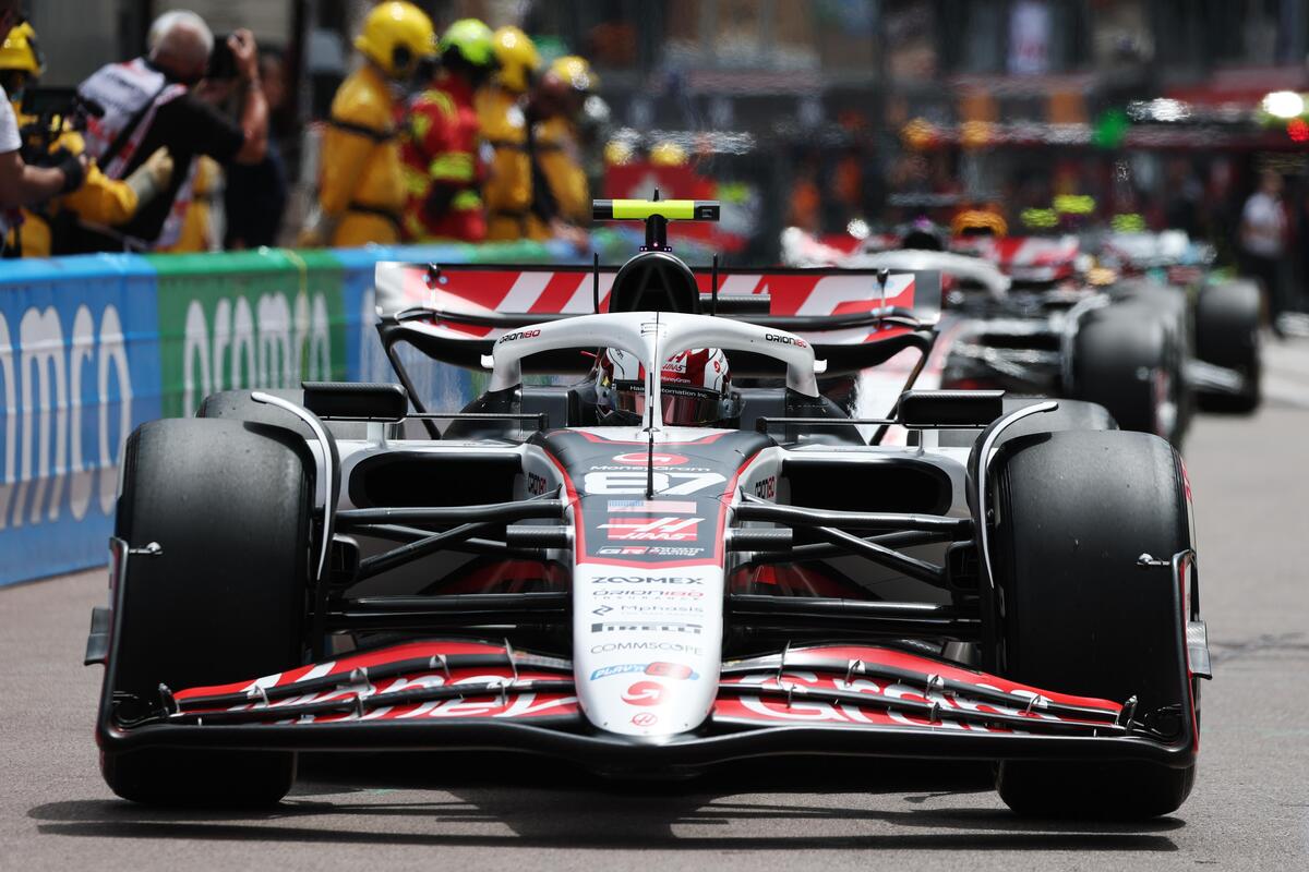 F1. GP Monaco, sorpassa Sainz sotto regime di bandiera rossa in FP2: arriva la decisione per Bearman