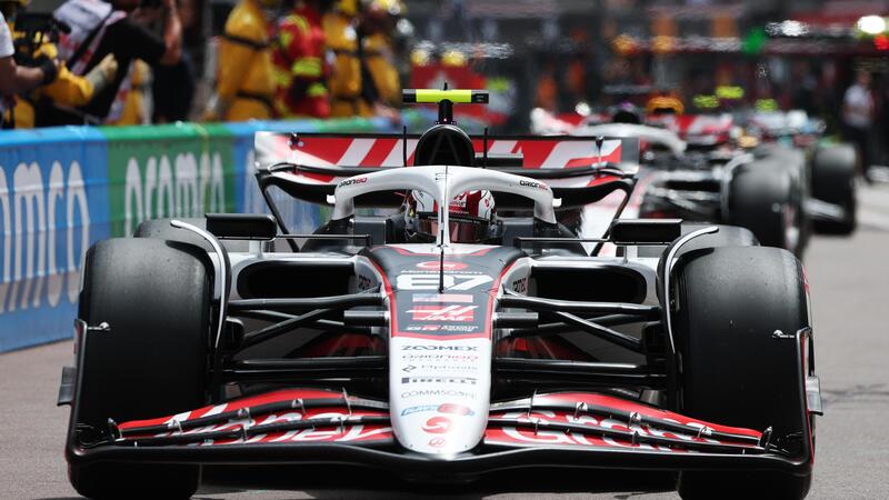 F1. GP Monaco, sorpassa Sainz sotto regime di bandiera rossa in FP2: arriva la decisione per Bearman