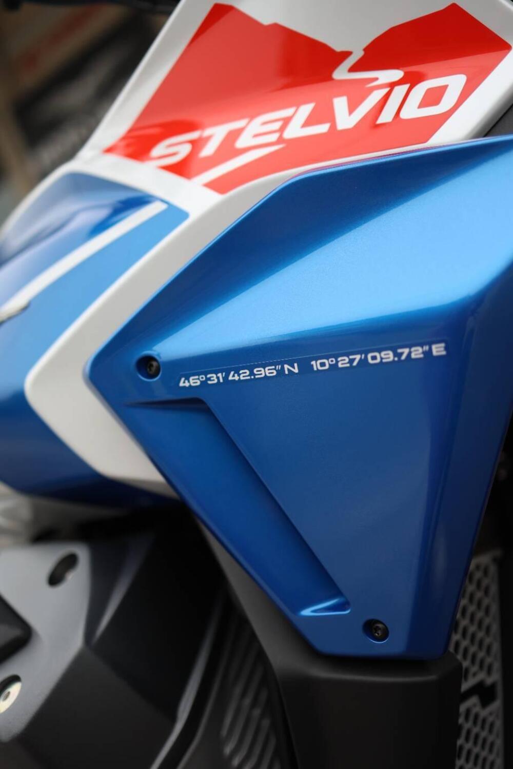 Moto Guzzi Stelvio Duecento Tributo (2025) (3)