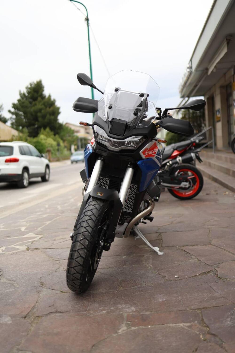 Moto Guzzi Stelvio Duecento Tributo (2025) (4)