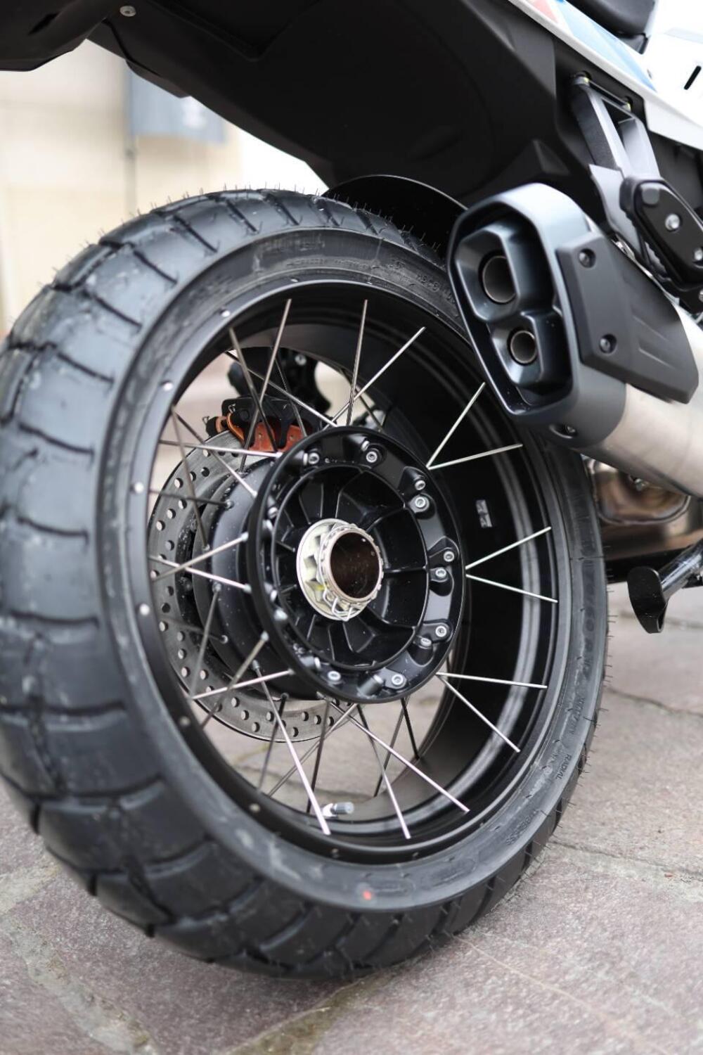 Moto Guzzi Stelvio Duecento Tributo (2025) (7)