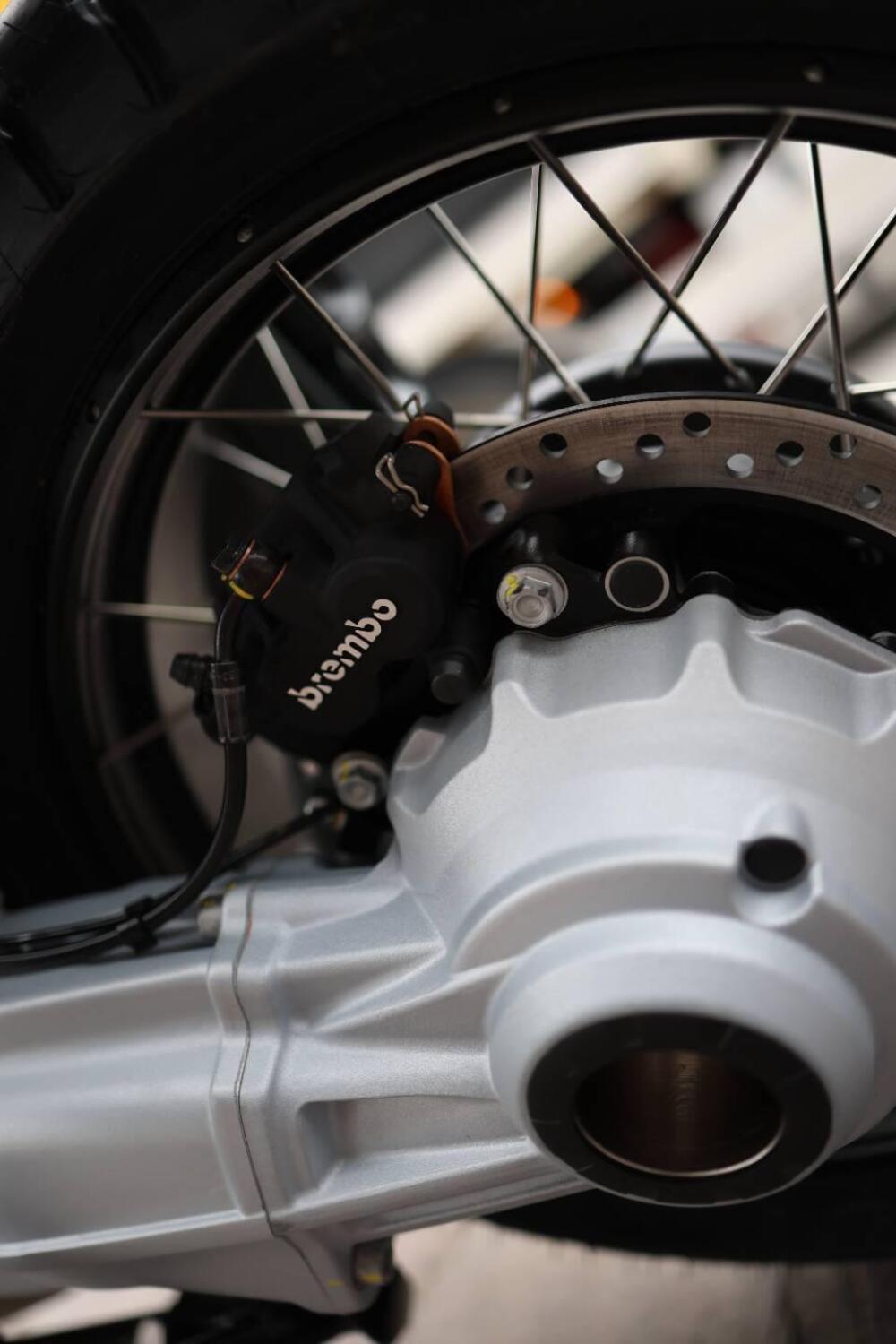 Moto Guzzi Stelvio Duecento Tributo (2025) (15)