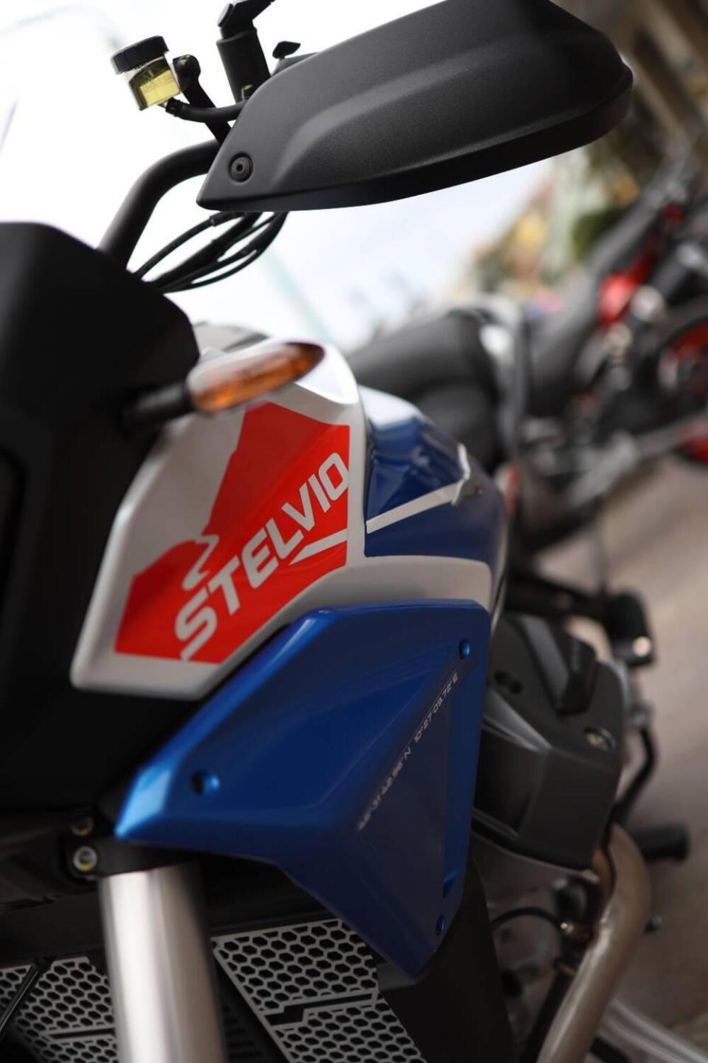 Moto Guzzi Stelvio Duecento Tributo (2025) (17)