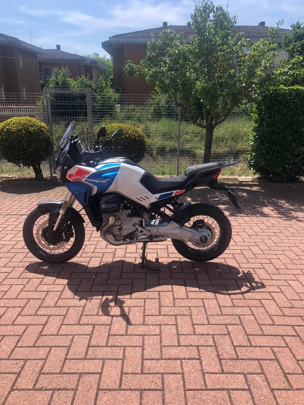 Moto Guzzi Stelvio Duecento Tributo (2025)