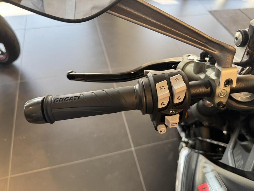 Ducati Monster 937 (2021 - 25) (9)