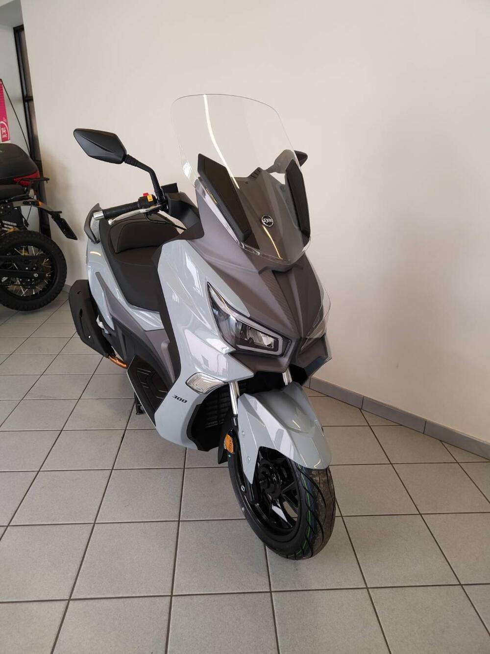 Sym Joymax 300 Z (2025 - 26) (4)