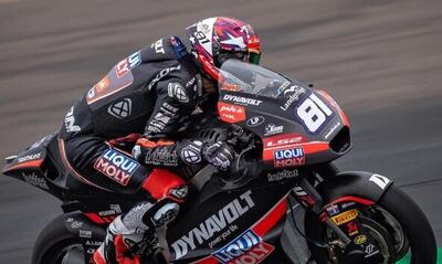MotoGP 2025. GP del Regno Unito. Moto2: tutto si decide all'ultima curva! Vince Senna Agius, secondo Diogo Moreira, primo podio per David Alonso