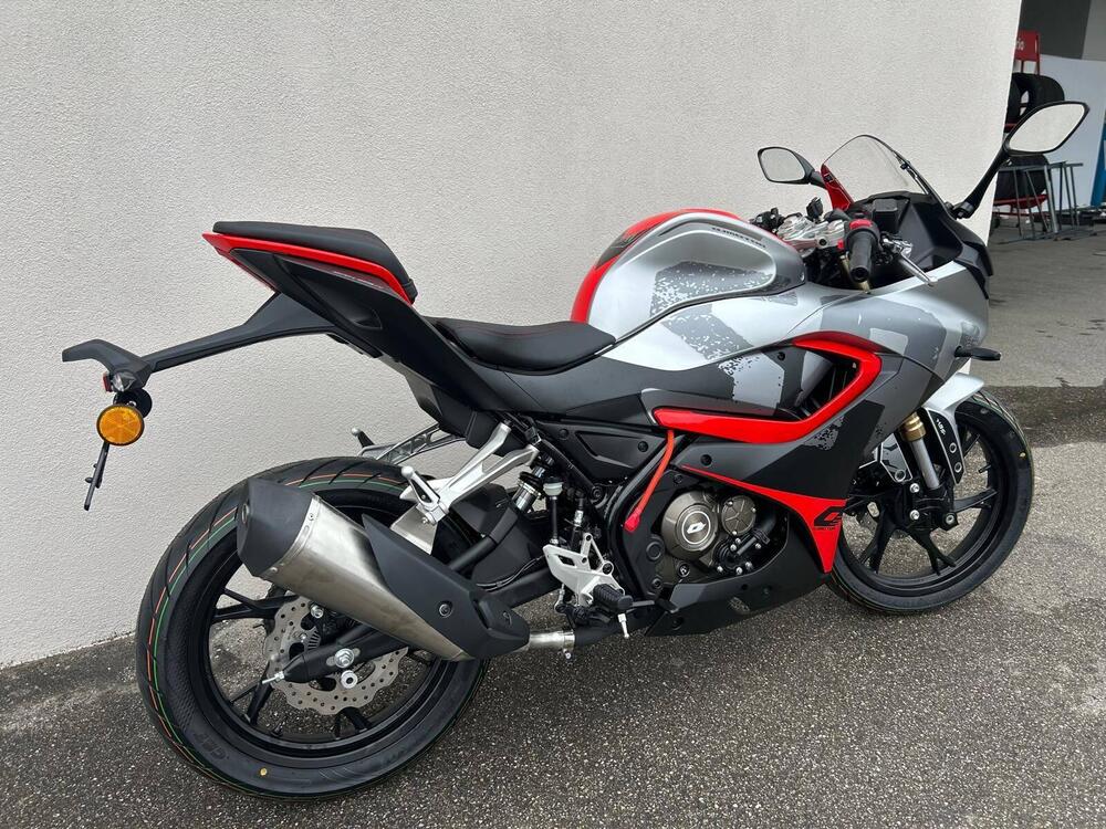 QJ Motor SRK 125 R (2024) (3)