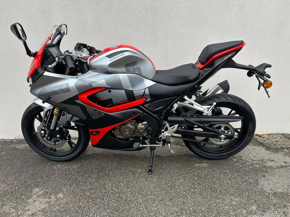 QJ Motor SRK 125 R (2024) (4)