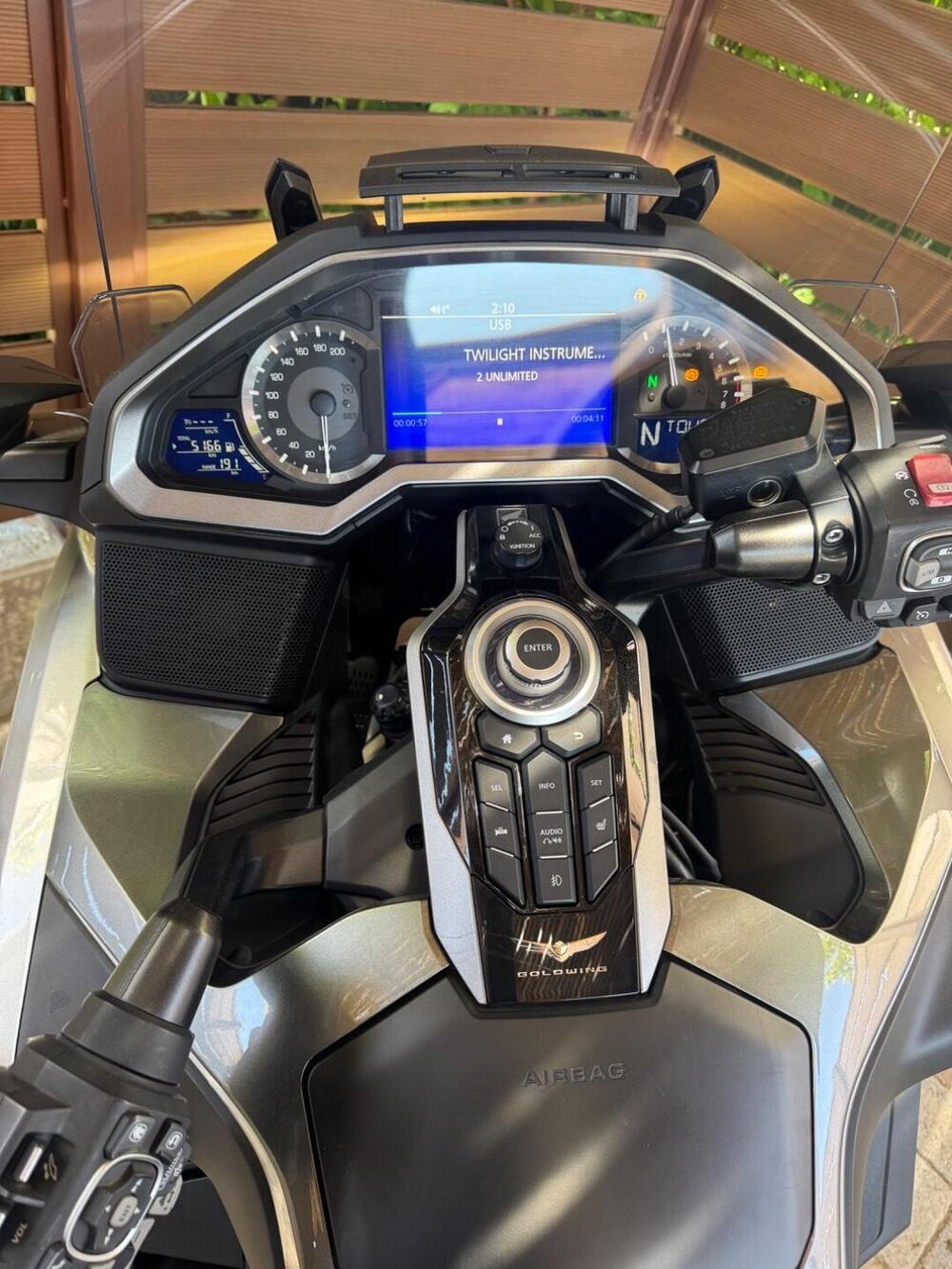 Honda GL 1800 Gold Wing Tour (2021 - 23) (4)