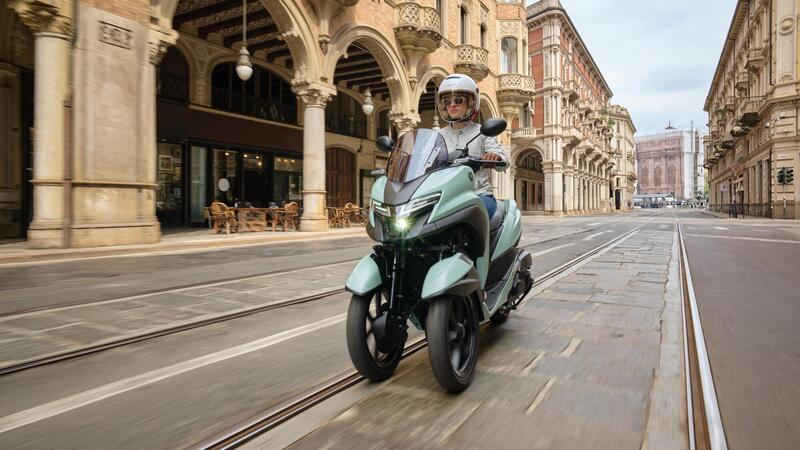 Yamaha Tricity 125 sbarca sul mercato: motore Euro5+, tre ruote e display connesso