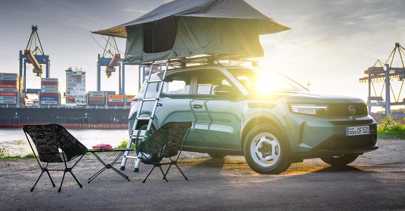 Opel Frontera a &quot;due piani&quot; con la tenda di Thule sul tetto, ottimo engineering