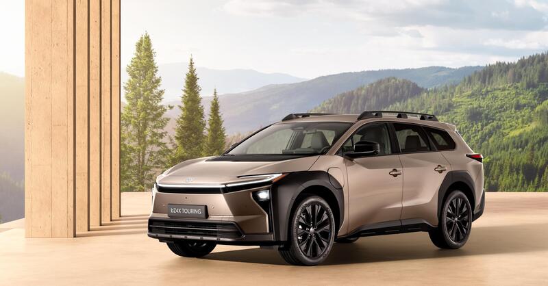 Toyota allunga la bZ4x (elettrica) e ci sta tutta la famiglia. Ma perch&eacute; non darle il nome americano?