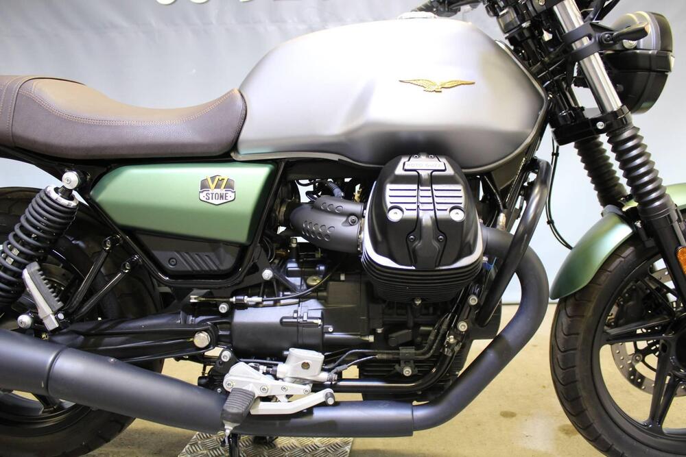 Moto Guzzi V7 Stone Centenario (2021 - 22) (9)