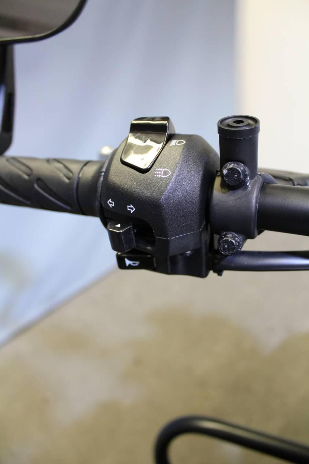 Moto Guzzi V7 Stone Centenario (2021 - 22) (10)