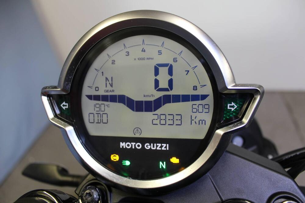 Moto Guzzi V7 Stone Centenario (2021 - 22) (3)