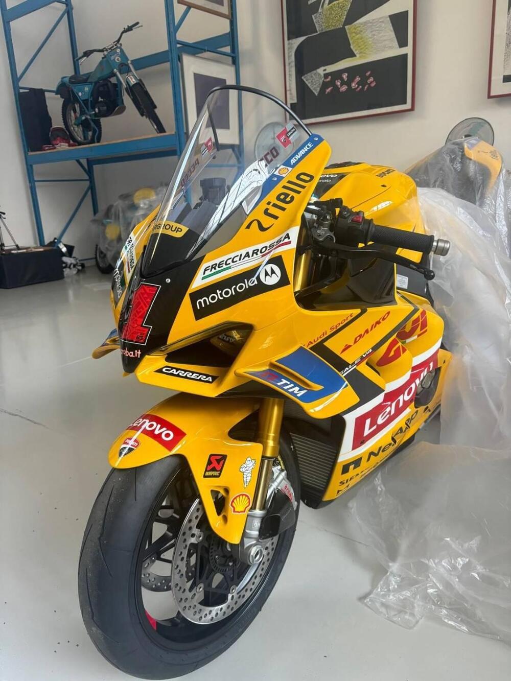 Ducati Panigale V4 Bagnaia 2023 World Champion Replica (2024) (2)