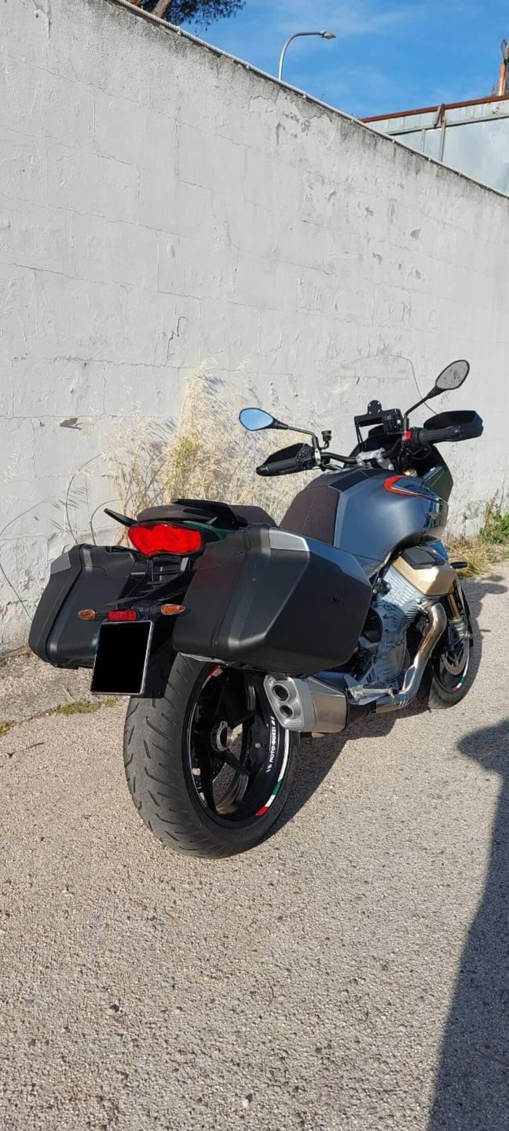 Moto Guzzi V100 Mandello S (2022 - 24) (3)