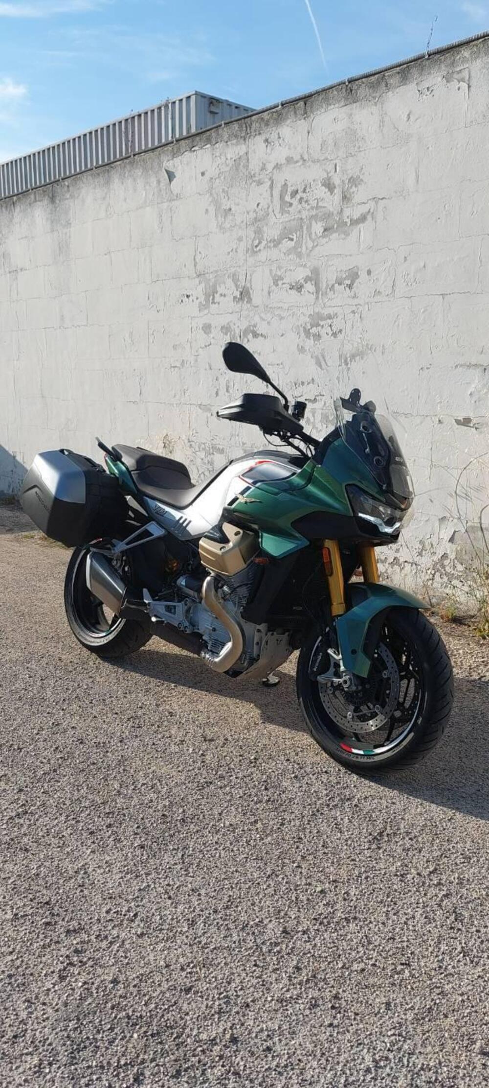 Moto Guzzi V100 Mandello S (2022 - 24) (2)