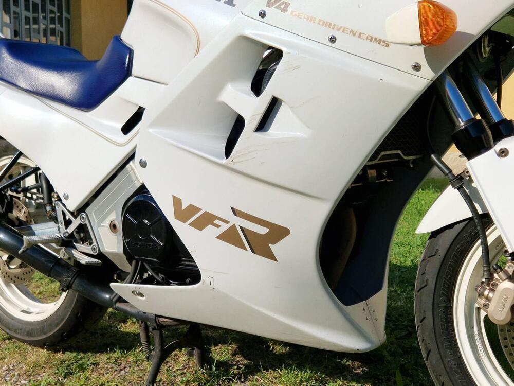 Honda VFR750F RC24 (8)