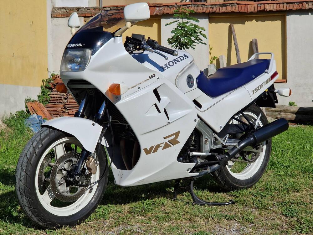 Honda VFR750F RC24 (6)