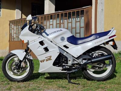 Honda VFR750F RC24 d'epoca