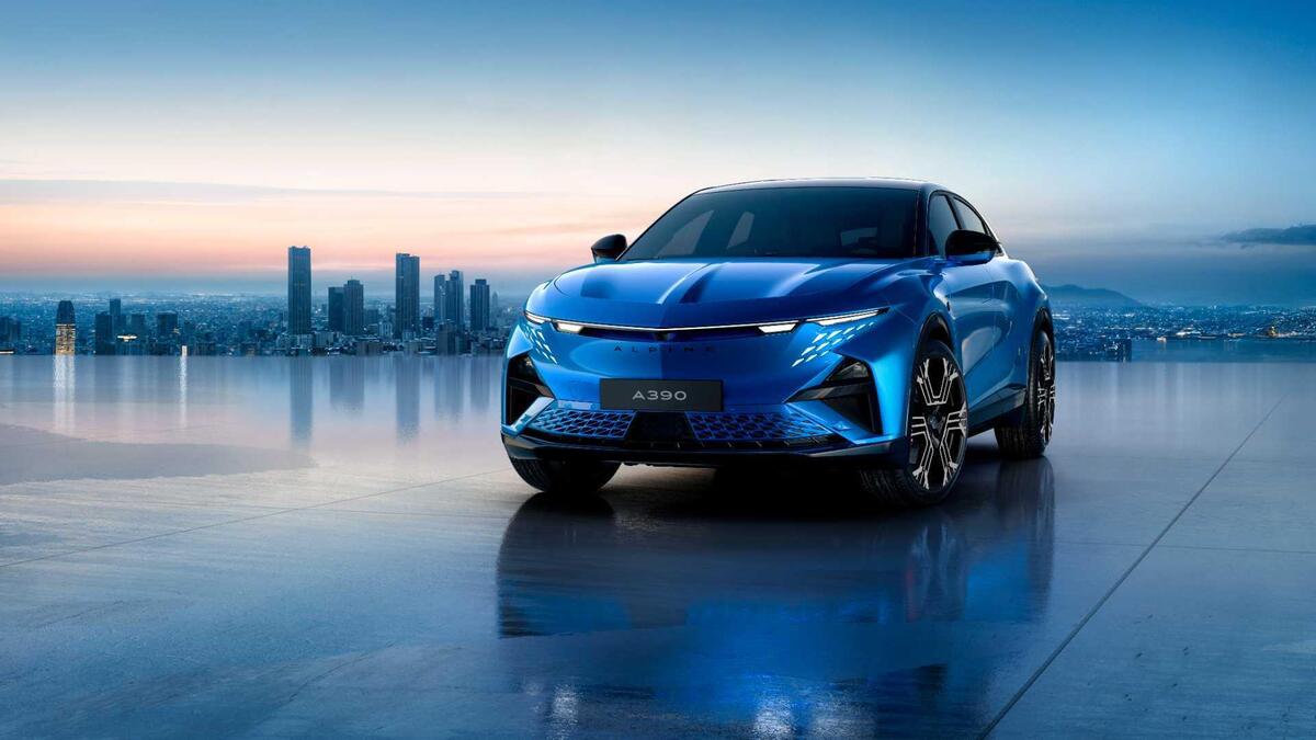 Alpine A390: la fastback elettrica che porta la guida da corsa su strada, con eleganza sartoriale [VIDEO]
