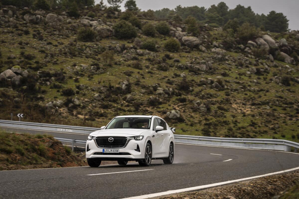 Nuova Mazda CX-60: motorizzazioni, allestimenti, optional e prezzi. Guida all’acquisto