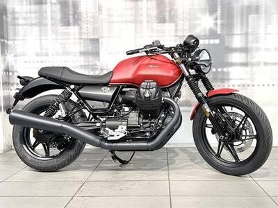 Moto Guzzi V7 Stone (2025) nuova