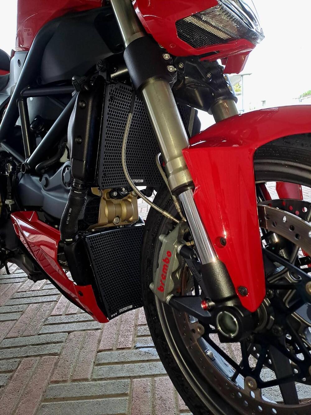 Ducati Streetfighter (2009 - 12) (4)