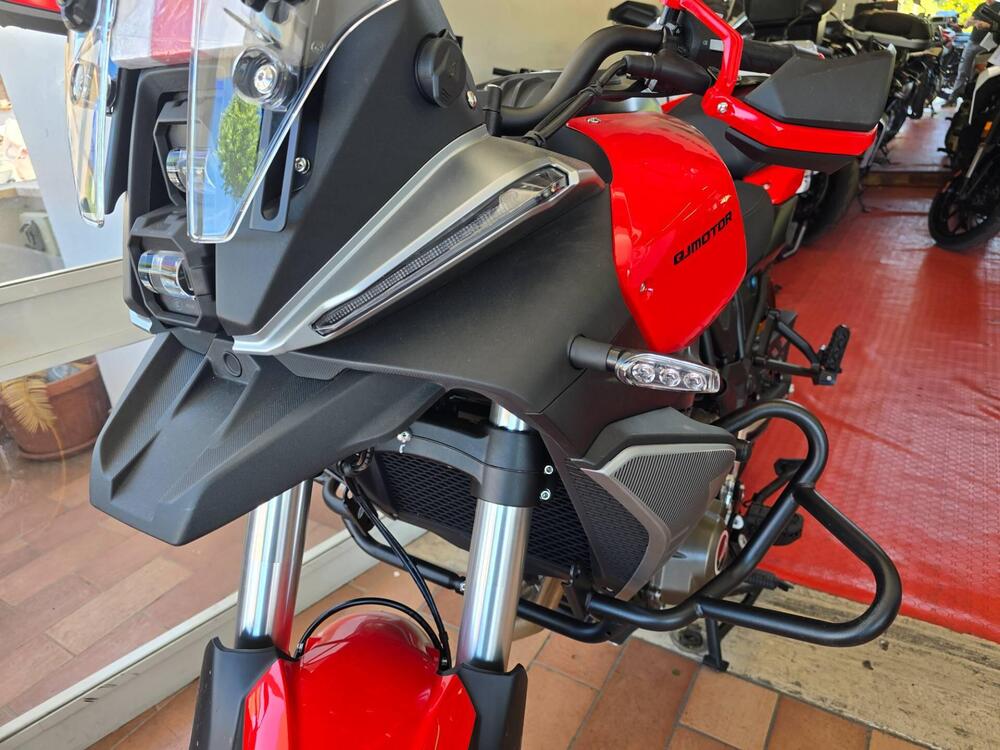 QJ Motor SRT 700 SX (2025 - 26) (4)