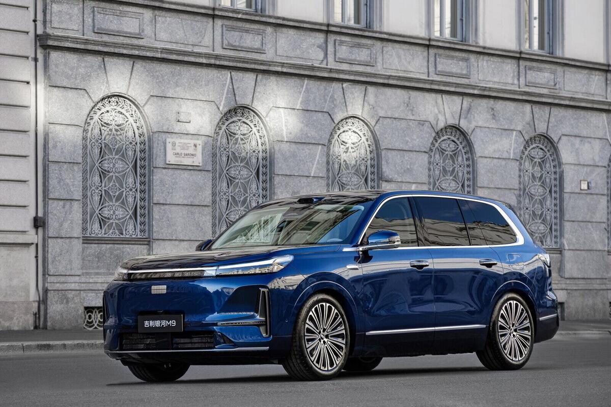 Geely M9: a qualcuno interessa ancora guidare? Guardate la plancia