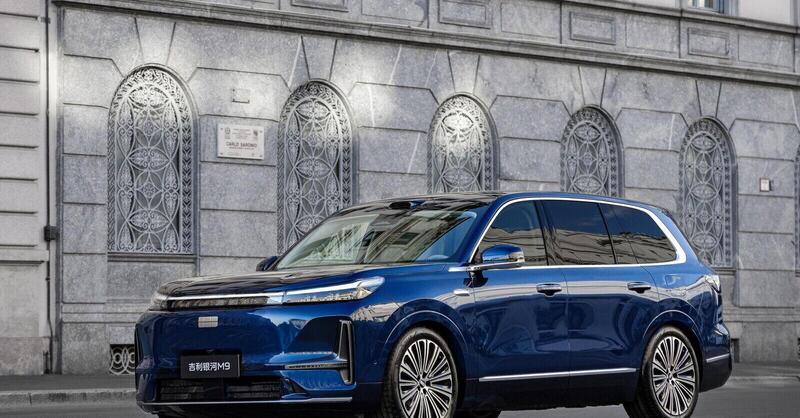 Geely M9: a qualcuno interessa ancora guidare? Guardate la plancia