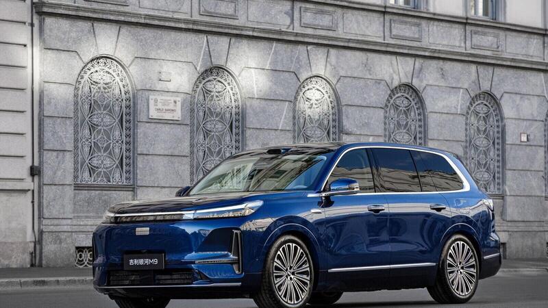 Geely M9: a qualcuno interessa ancora guidare? Guardate la plancia