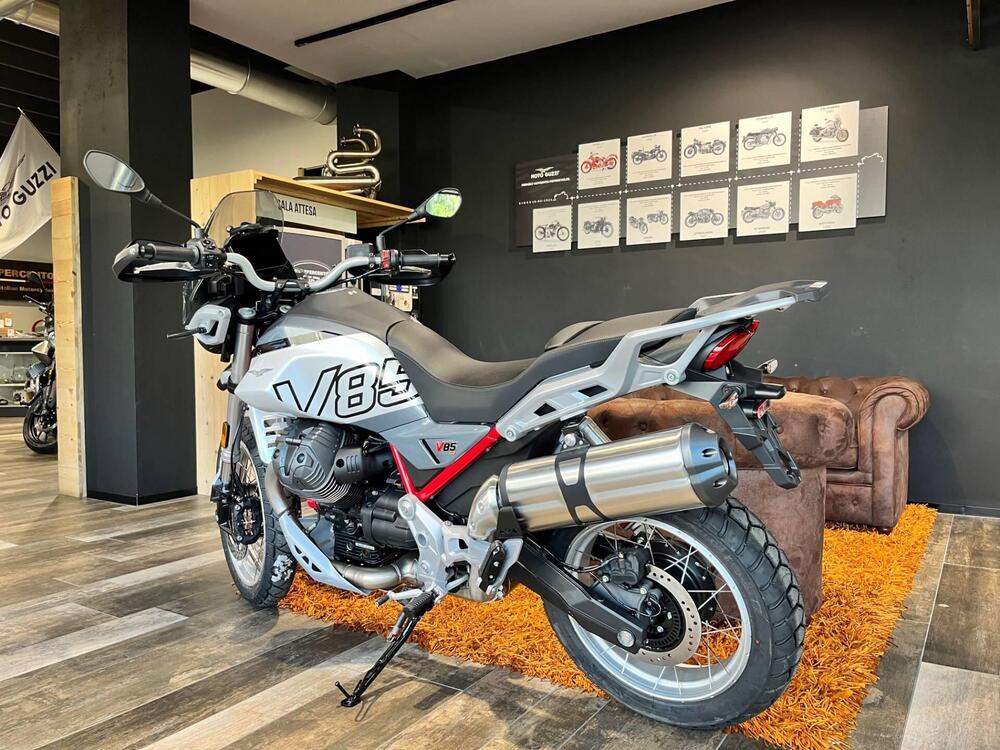 Moto Guzzi V85 TT (2024 - 26) (5)