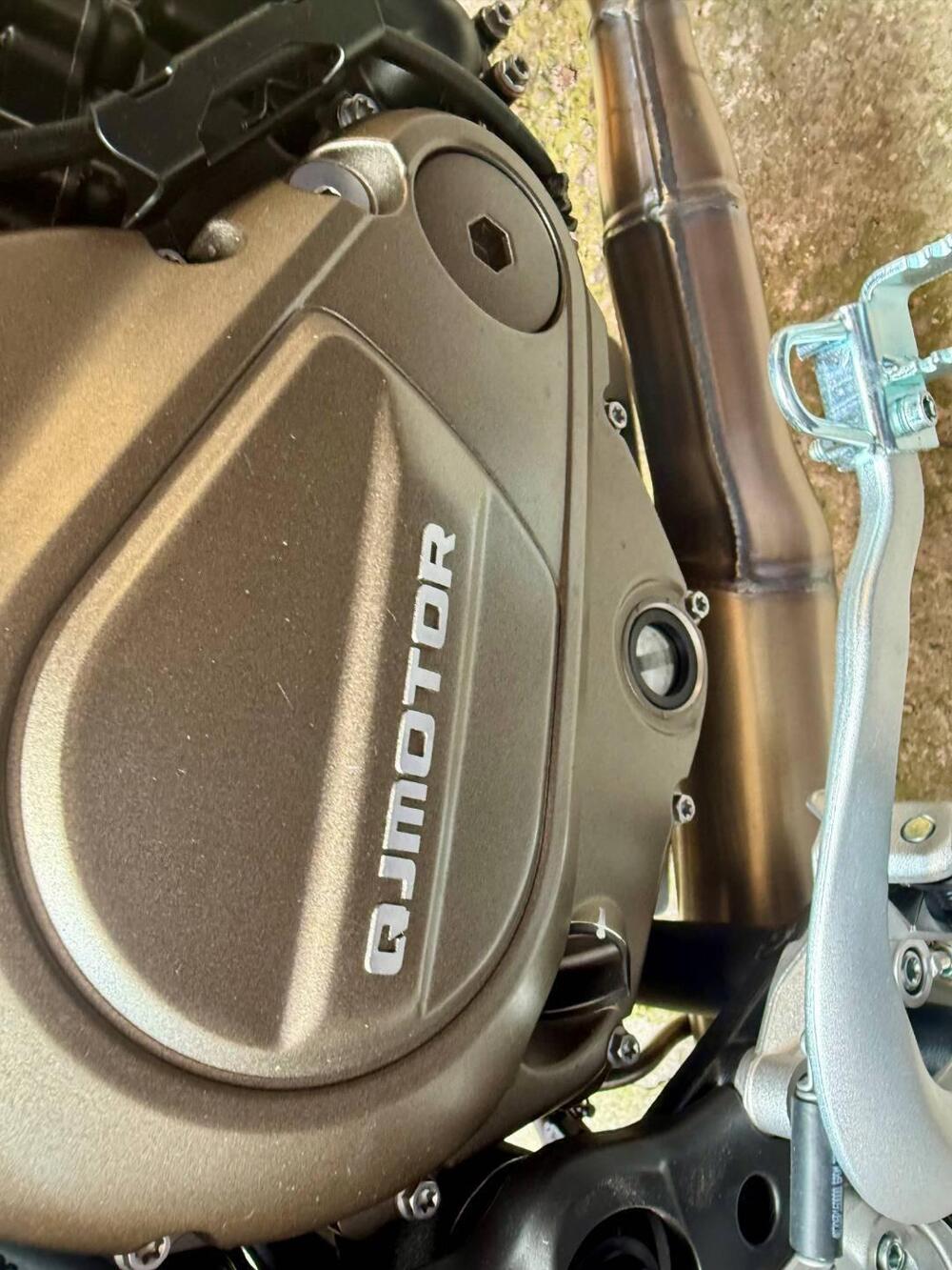 QJ Motor SRT 700 SX (2025) (7)