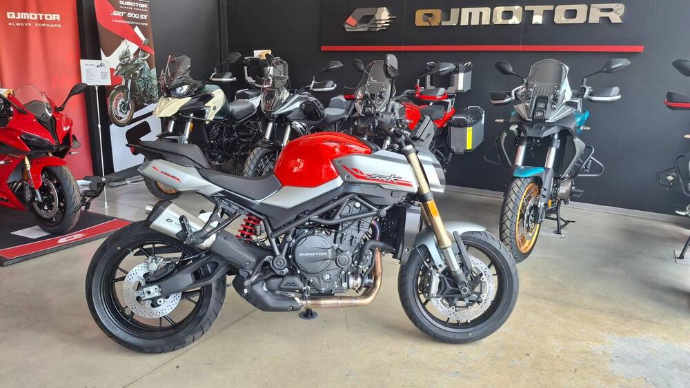 QJ Motor SRK 900 (2025 - 26)