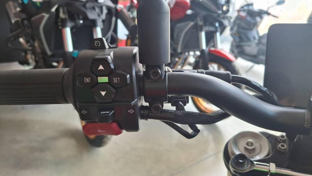 QJ Motor SRK 900 (2025 - 26) (9)