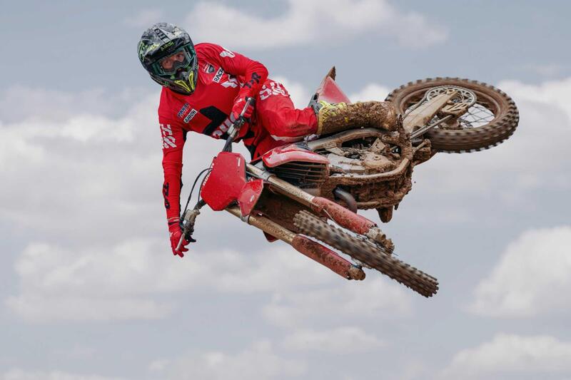 Desmo450 MX, momento storico: inizia la produzione della prima Ducati da motocross [GALLERY]