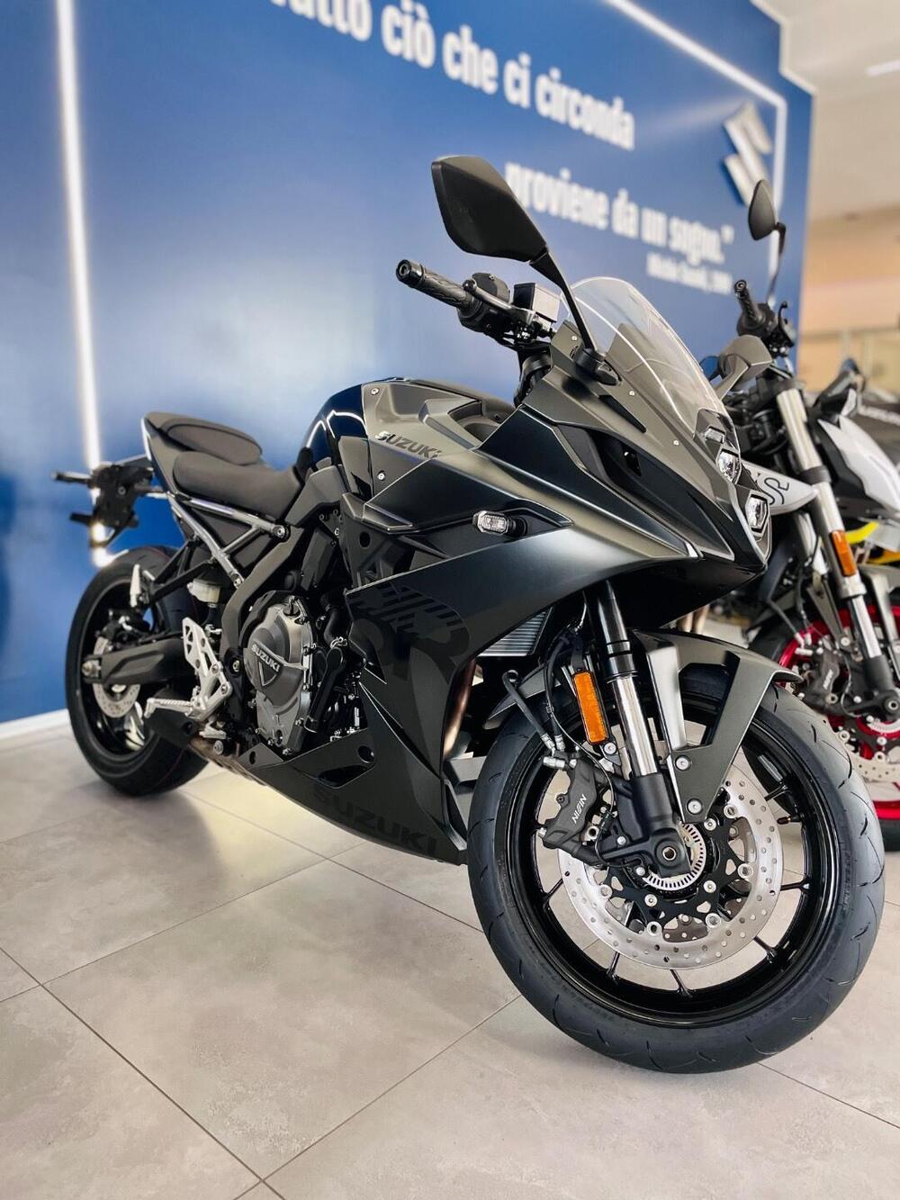 Suzuki GSX-8R (2024 - 25) (2)