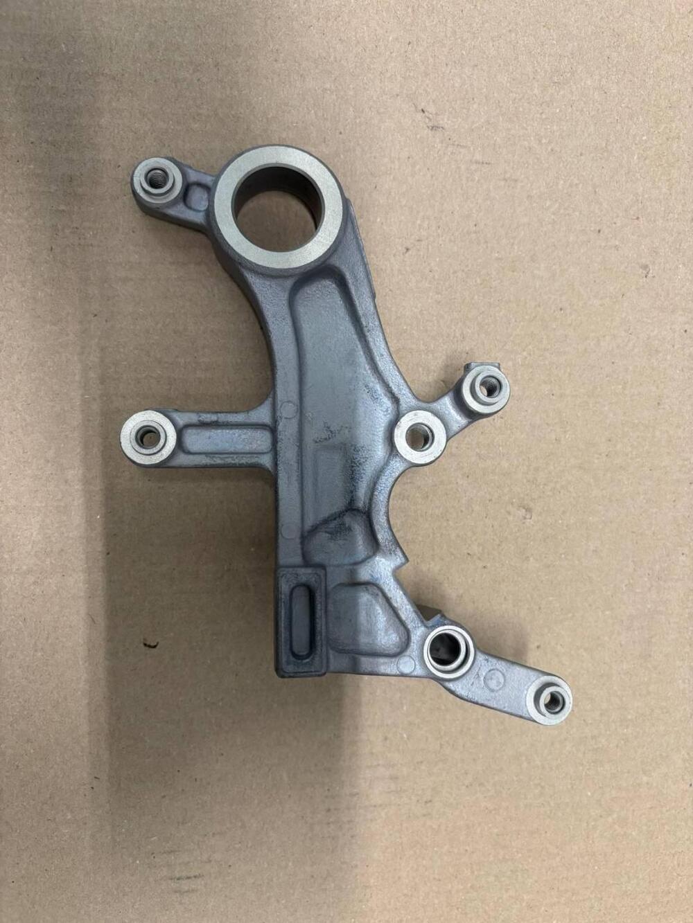 SUPPORTO PINZA FRENO HONDA CRF 43190KRN711 (2)