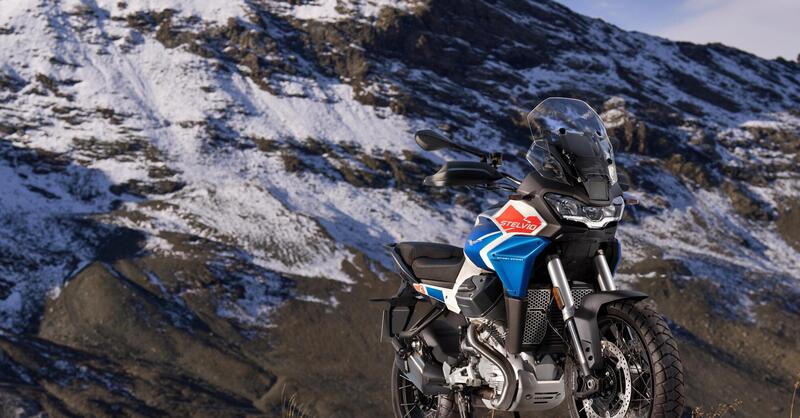Moto Guzzi Stelvio e Passo dello Stelvio: due icone in un unico evento