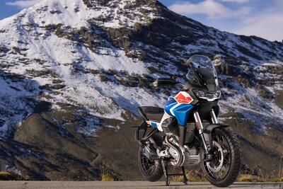 Moto Guzzi Stelvio e Passo dello Stelvio: due icone in un unico evento