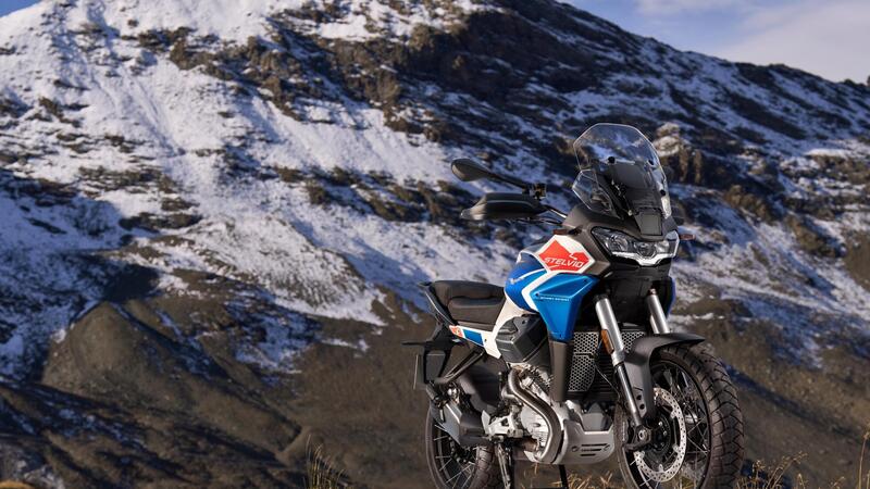 Moto Guzzi Stelvio e Passo dello Stelvio: due icone in un unico evento