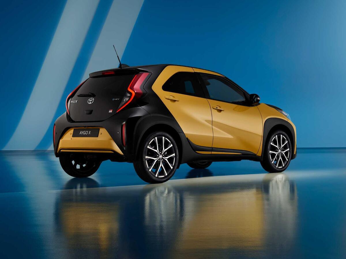 Toyota Aygo X Hybrid 2025, la più piccola delle full hybrid e ora è anche GR Sport! [VIDEO]