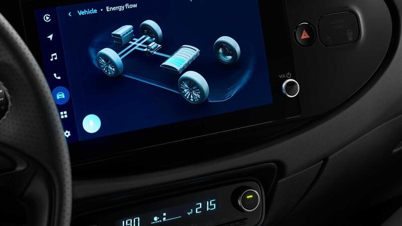 Toyota Aygo X Hybrid 2025, la pi&ugrave; piccola delle full hybrid e ora &egrave; anche GR Sport! [VIDEO]