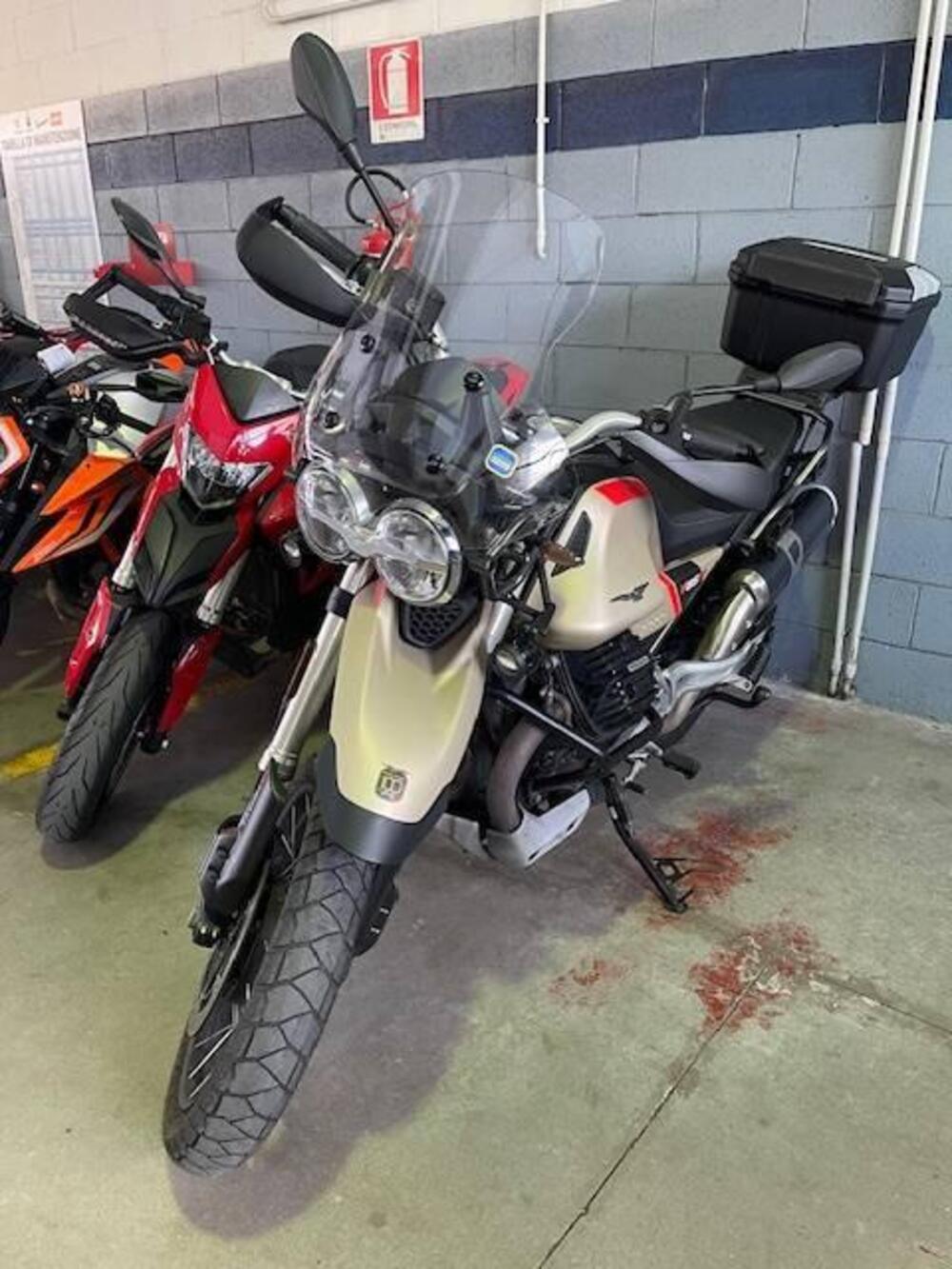 Moto Guzzi V85 TT Travel (2021 - 23) (2)