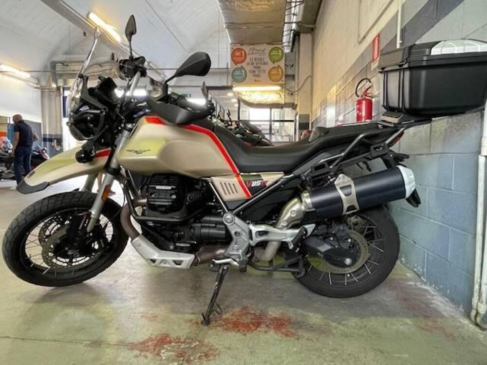 Moto Guzzi V85 TT Travel (2021 - 23) (4)